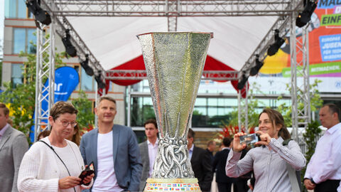 Der Europa-League-Pokal von Eintracht Frankfurt Der Europa-League-Pokal von Eintracht Frankfurt