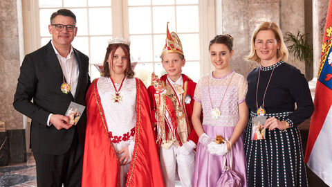 Ministerpräsident Boris Rhein und seine Frau Tanja Raab-Rhein empfangen im Schloss Biebrich in Wiesbaden hessische Fastnachtsvereine