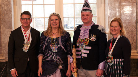 Ministerpräsident Boris Rhein und seine Frau Tanja Raab-Rhein empfangen im Schloss Biebrich in Wiesbaden hessische Fastnachtsvereine