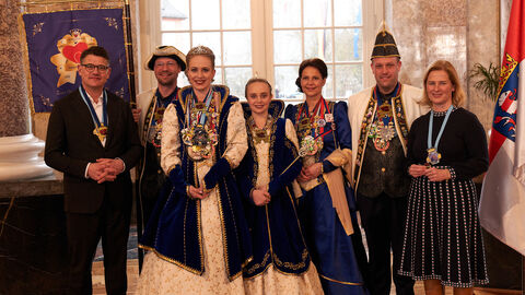 Ministerpräsident Boris Rhein und seine Frau Tanja Raab-Rhein empfangen im Schloss Biebrich in Wiesbaden hessische Fastnachtsvereine