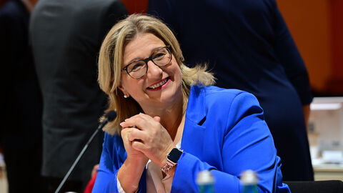 Zu Beginn der gemeinsamen Beratungen der Regierungschefinnen und Regierungschefs der Länder am Freitag im Festsaal des Gesellschaftshaus Palmengarten