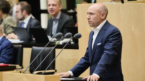 Staatsminister Manfred Pentz spricht im Bundesrat