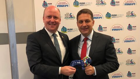 Uwe Becker mit Haim Bibas, dem Präsidenten der Federation of Local Authorities in Israel und Oberbürgermeister von Modi´in.