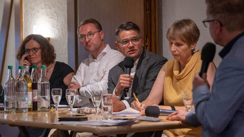Ministerpräsident Boris Rhein bei der dritten Veranstaltung der Gesprächsreihe „Talk im Gasthaus – mit dem Ministerpräsidenten im Gespräch“ in Freiensteinau im Vogelsbergkreis
