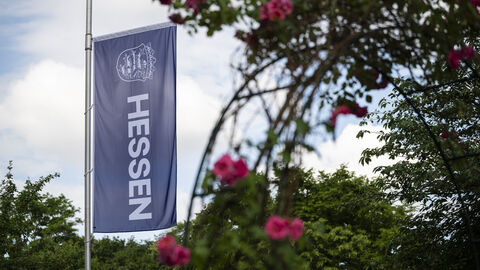 Hessen ist Treiber bei zentralen Themen der Zeit und hat sich unter anderem für eine Deutschland-Garantie bei den Rüstungsinvestitionen und für das Aus vom Verbrenner-Aus eingesetzt.